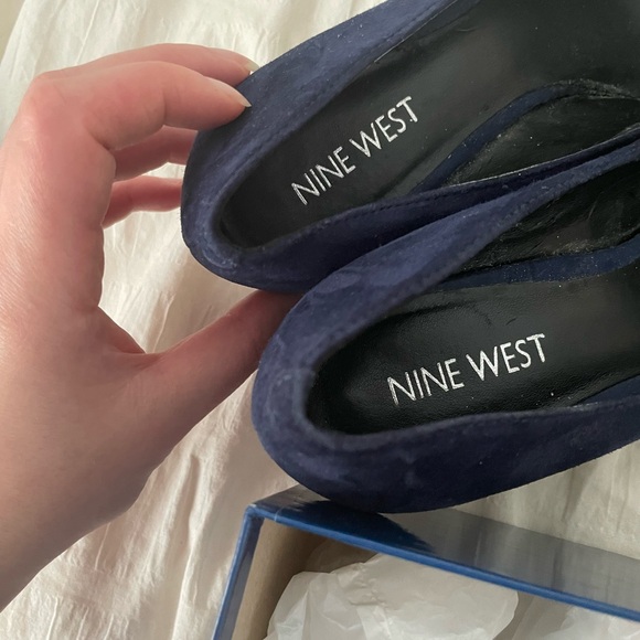 Nine West Blue Navy Heels Size 6.5 M - Picture 4 of 4